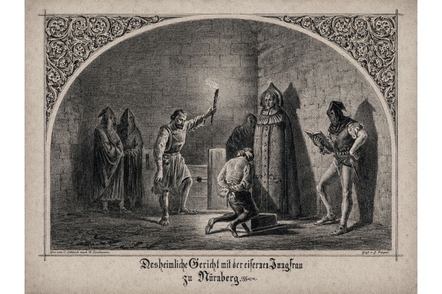 Black and white historical engraving of a hooded tribunal surrounding a kneeling prisoner inside a stone chamber. The caption reads "Das heimliche Gericht mit der eisernen Jungfrau zu Nürnberg."